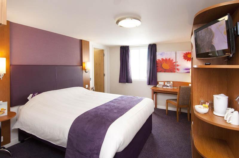 Premier Inn Portsmouth Horndean Экстерьер фото