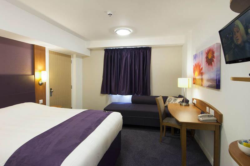 Premier Inn Portsmouth Horndean Экстерьер фото